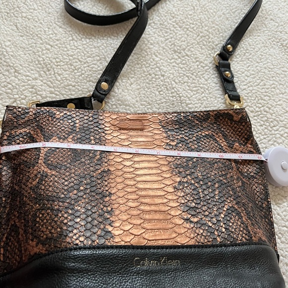 Calvin Klein reversible shoulder bag - Picture 11 of 12